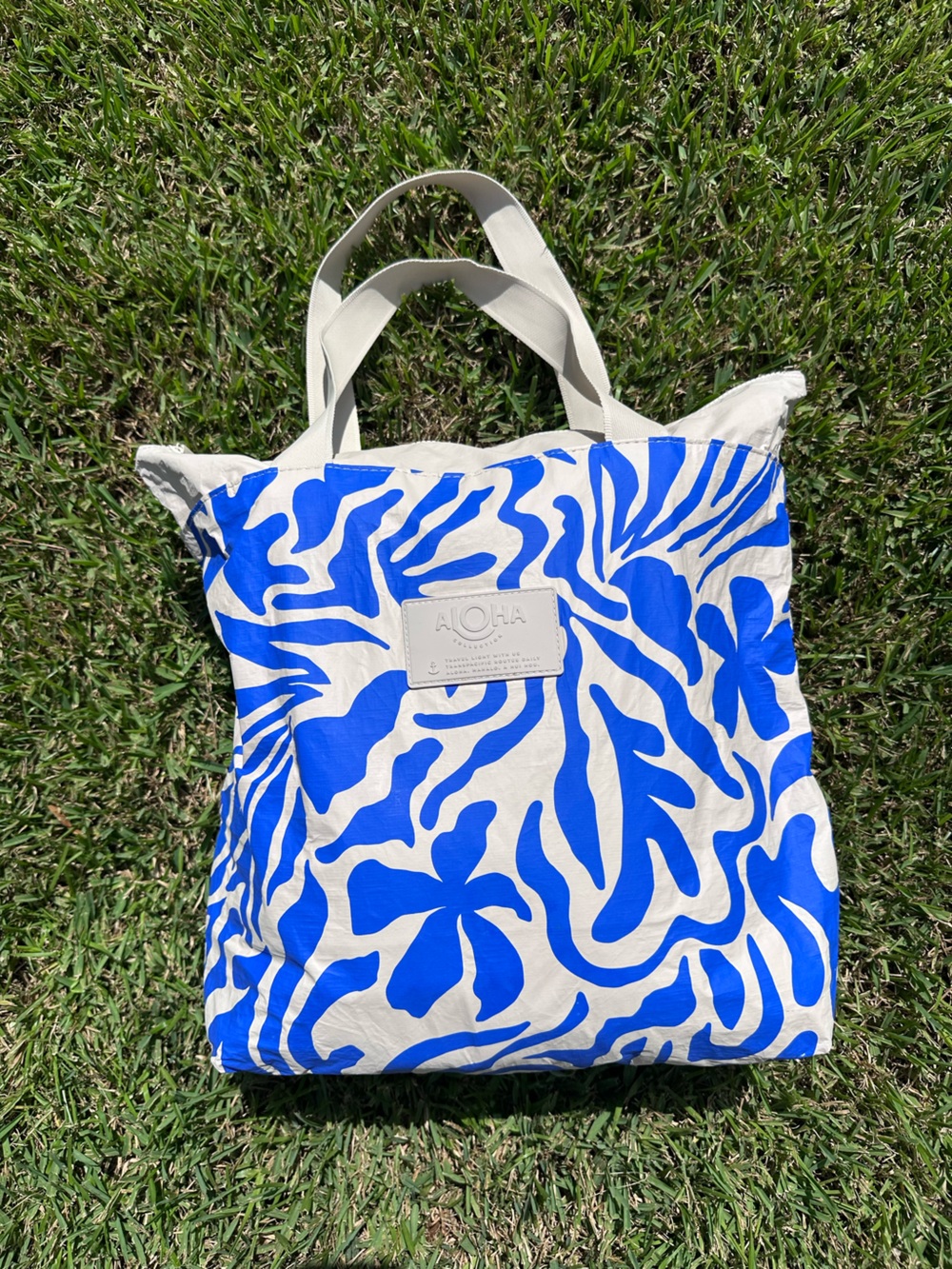 Aloha Collection Float Reversible Tote in Cobalt on Sandstone (C31)
